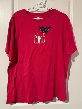 Nike Men’s Bright Pink Tee with Moth Graphic